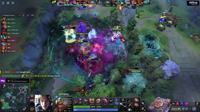 Mo13ei's ultra kill leads to a team wipe!